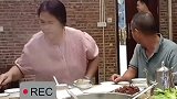 兵哥哥悄悄回家给妈妈惊喜，妈妈看到儿子后激动大哭