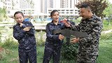 绝地求生真人版，妹子用假枪骗走小伙信号枪，成功淘汰二浪小分队