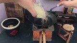 迷你小大厨：不散不烂不油腻的炒河粉，香气扑鼻