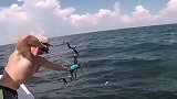 牛人用弓箭海钓，效果拔群，不要太神奇！