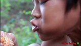 荒野小屁孩：今天拿来一堆虾，石板烤熟，还是老样子吧唧吧唧真香