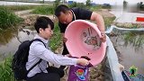 房车停在村里，买5斤鲜活小龙虾，煮一锅香辣小龙虾，配啤酒开吃