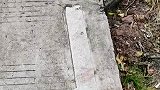 老人路边捡到塑料袋装的钱，路口苦苦等待失主！