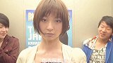 美女坐电梯遭流氓骚扰，使出绝招后，流氓看呆了