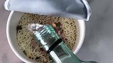 没有热水时网友这样煮方便面