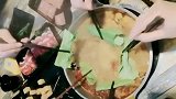 同样都是学医的吃火锅，怎么我们这和闹着玩一样，感觉不对劲啊