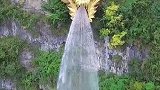贵州大山半山腰有一大龙头，常年吐水，金龙吐水。好远连连。