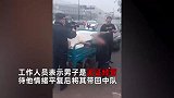 男子卖盒饭跪求城管“不要罚我”，官方：无证经营，未作实际处罚