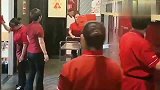 酒店刚来的大姐，大姐干活很勤劳，就是方式太搞笑了！