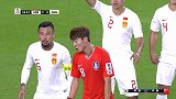 韩国队任意球高空轰炸 金英权力压后卫头球顶高