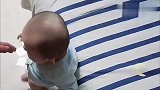 家有萌宝：小宝宝是这样下床的，厉害了我的宝！