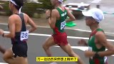 世界上最尴尬的一幕，马拉松运动员边跑边拉，越急跑得越快！