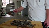 一斤牛肉两斤虾，老猫今天做部队火锅，吃完肉再下面，真过瘾