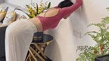 红礼服盛装出席这个适合新手的开肩动作，在家就能轻松练习！简单