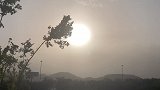 北京上午朝霞彩云，下午大风、沙尘暴突袭 市民：多亏囤了点膘