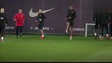 全员到位！两新援首次集体合练 巴萨舞神喜笑颜开