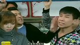 为了站在美女身边，乘客差点打起来，谁没挤过公交车？