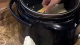 小朋友减肥答应每天支持半碗饭，下面的操作看呆老爸