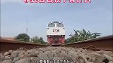 用手机拍摄非要看看火车底下有什么