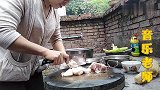 豌豆米炒烂肉，青香味十足，下酒又下饭。