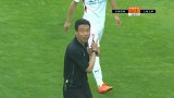 双方动作变大裁判工作难度大 李光拉倒武磊引对手不满