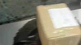 男子收到快递后，拿到煤气灶上进行高温消毒