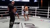 黑人虎将太狡猾诬陷踢裆，激怒韩子豪扑上去连环肘击打的鼻青脸肿