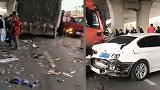 临沂重型半挂车连撞十余车 汽车碎片散落一地