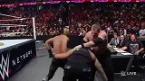 WWE-14年-RAW第1109期：不平等赛罗曼大帝超人拳KO背叛者-花絮