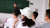 这是我们学校的校花，姑娘转过身的那一刻，糟糕是心动的感觉