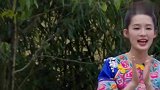 邓伦一家合照乍现表情包式笑容，网友大笑，注意了李沁脚上动作