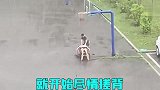 最近这雨下得有点大，你们这些操作，是真的迷惑