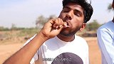 小伙嫌买的棒棒糖太小，自制巨大棒棒糖，目测一年吃不完！