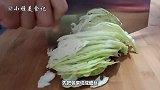 包菜粉条好吃不好做，掌握这个窍门，好吃又下饭，粉丝不粘锅
