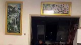 女子将兔子带回家后，爸爸一整晚都在摸兔兔