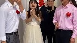 伴郎小哥哥的初吻，就这样被表姐玩没了，还给了个男人！