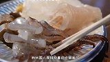 日本料理最神奇的一道菜，割生鱼肉再扔回鱼缸，观赏鱼骨架游泳