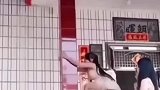 伴娘飞檐走壁藏婚鞋