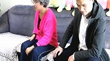 美女老板低调回家，母亲却嫌弃她丢人不认这个女儿，真令人心寒！