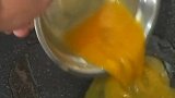蘑菇炒鸡蛋做法，简单家常