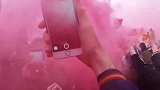 英超-1718赛季-球迷手机拍摄 红色烟雾中安菲尔德的Allez Allez-专题