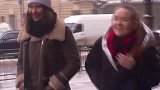 街头雪人恶作剧，假扮成雪人与路人说话，路人非常惊讶