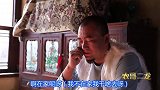 光棍相亲美女，美女问什么情况雨水往上流，光棍回答笑趴了