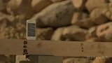 暴力评测-再掀狂潮！iPhone4s遭穿甲燃烧弹袭击