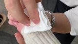 喂鸽子变成放鸽子，这鸟屎运