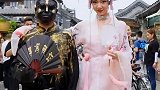 强烈的视觉冲击就是这么形成的，这大哥造型很独特
