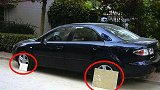 北京一奇怪现象，汽车停路边轮胎放木板，自行车也不例外