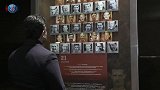 巴黎工作人员抵达老特拉福德 参观巴斯比纪念馆神情肃穆