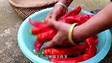 九九的母亲做腌肉辣椒，简单好看又好做，看着就流口水啦