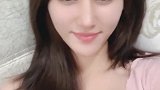 大眼睛的美女看着真漂亮，性感嘴唇很迷人
